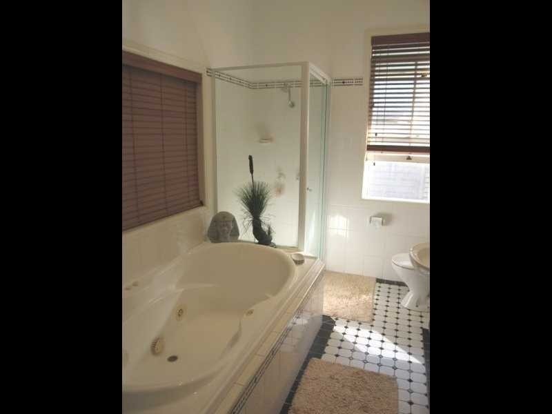 6 Gosman Street, Newmarket QLD 4051