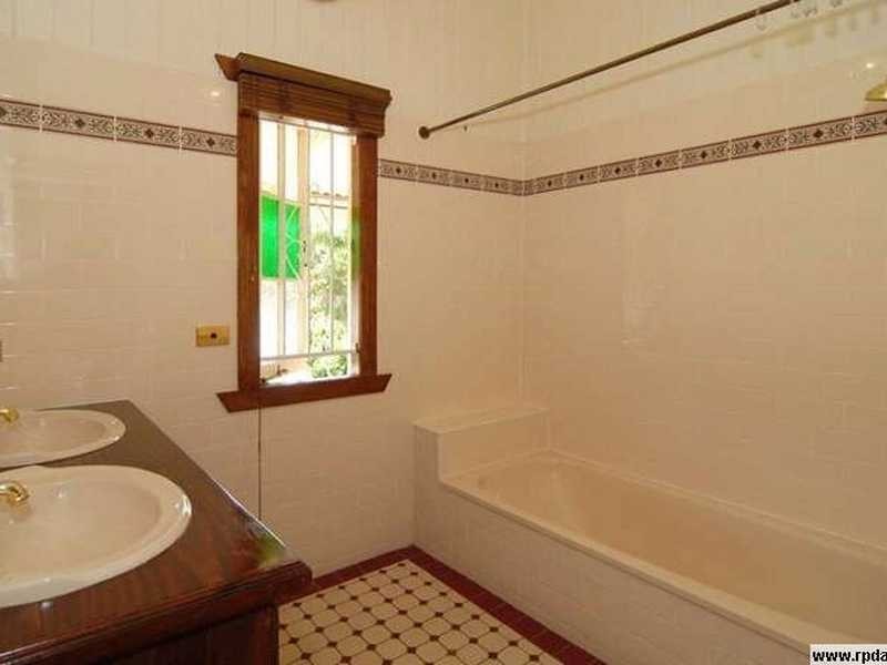 16 Parker Street, Newmarket QLD 4051