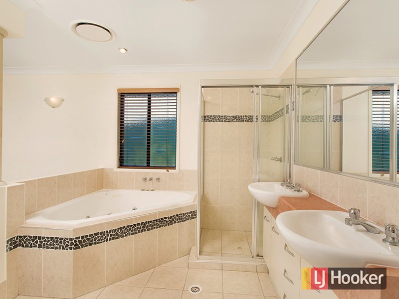 8 Bonica Court, Eatons Hill QLD 4037