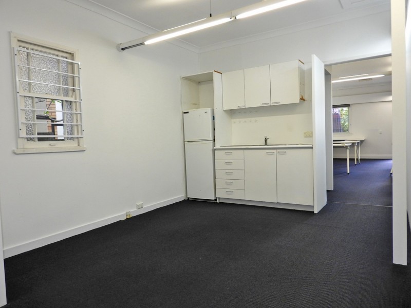4 Zigzag Street, Red Hill QLD 4059