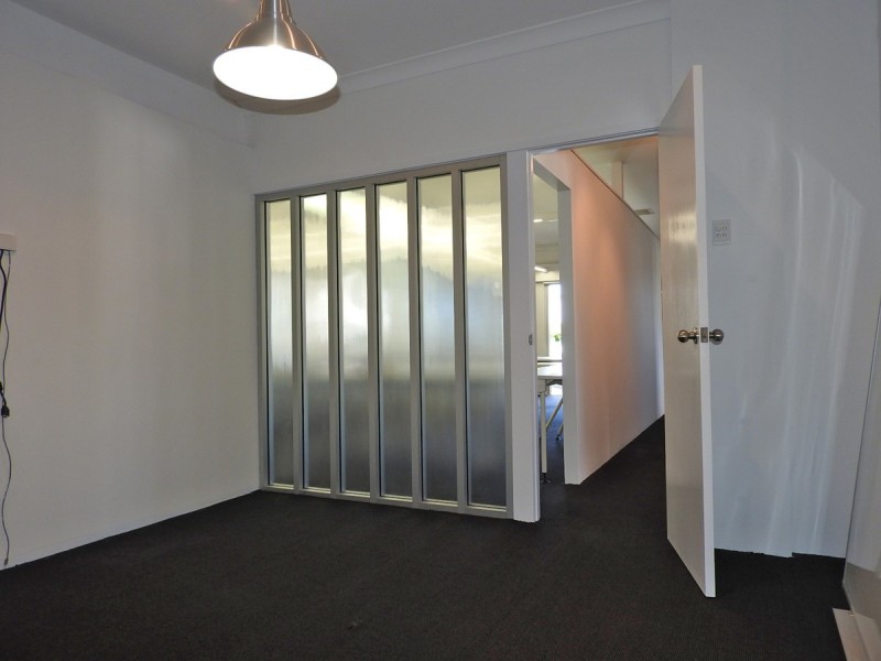 4 Zigzag Street, Red Hill QLD 4059