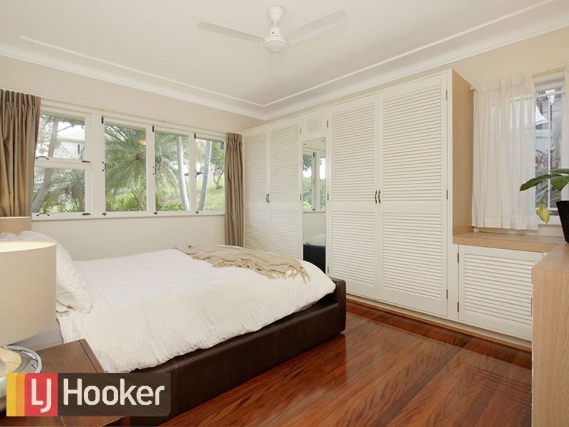 132 Outlook Crescent, Bardon QLD 4065