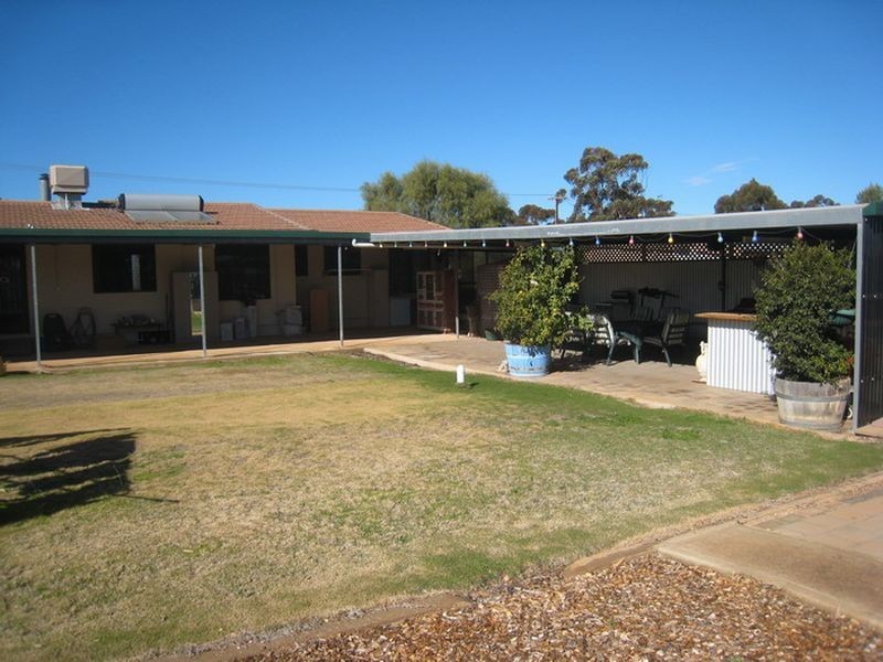70 Park Terrace, Gladstone SA 5473