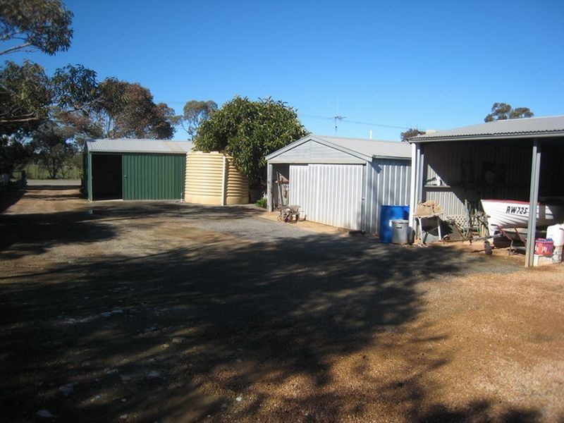 70 Park Terrace, Gladstone SA 5473