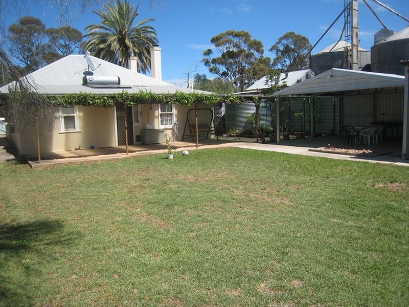 16 Mill Street, Laura SA 5480