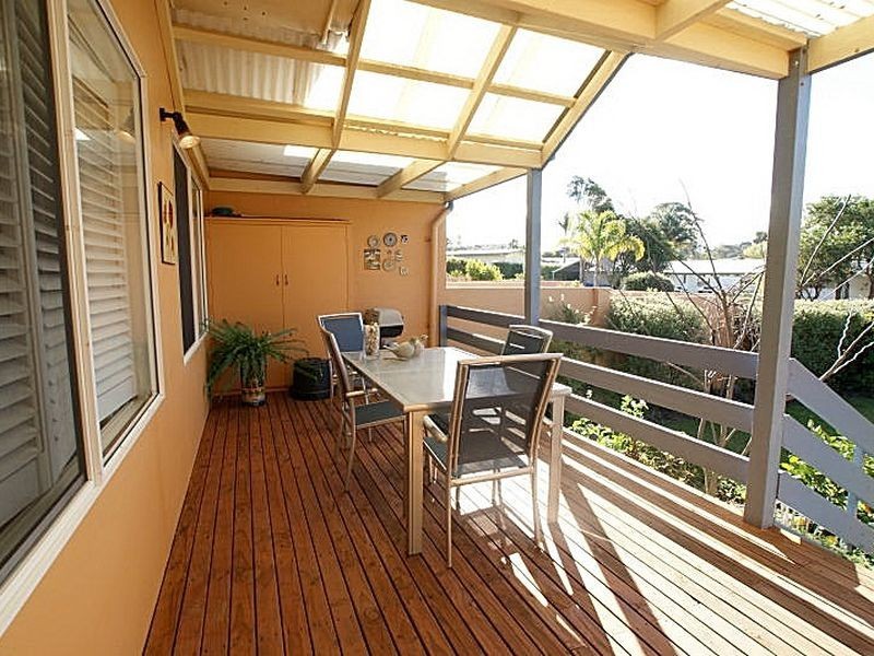 2/16 Peter Crescent, Batehaven NSW 2536