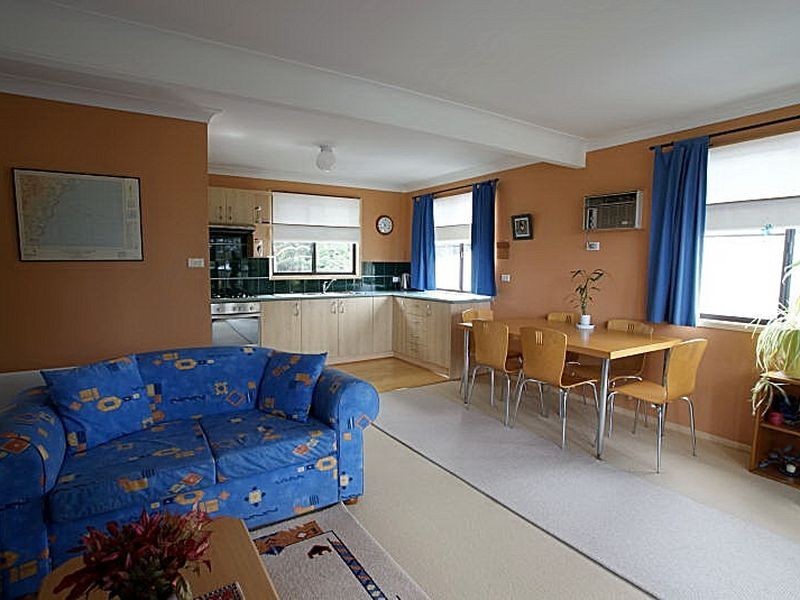 24a Yarralumla Crescent, Tomakin NSW 2537