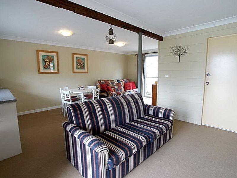 24a Yarralumla Crescent, Tomakin NSW 2537