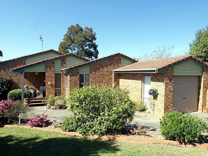 8 Blaxland Court, Sunshine Bay NSW 2536