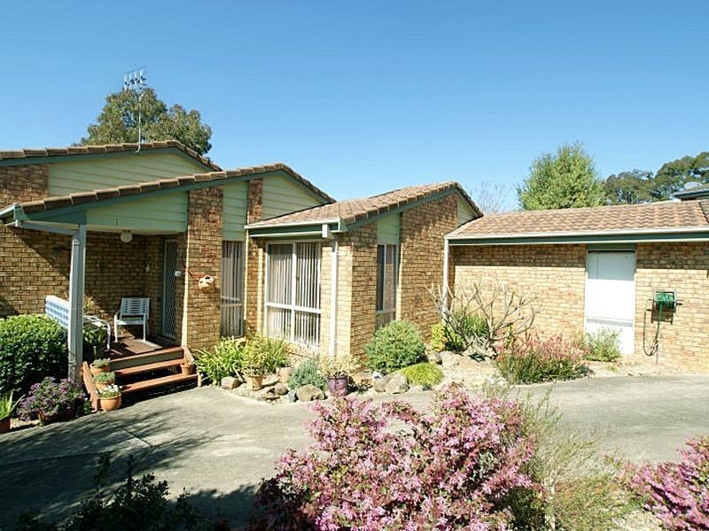 8 Blaxland Court, Sunshine Bay NSW 2536