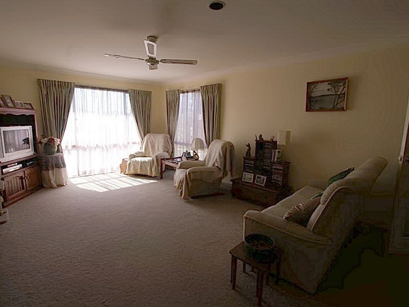 8 Blaxland Court, Sunshine Bay NSW 2536