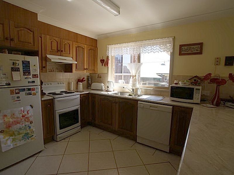 8 Blaxland Court, Sunshine Bay NSW 2536