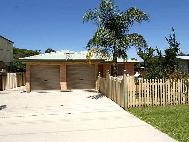 4 Bernadette Blvd, Batehaven NSW 2536