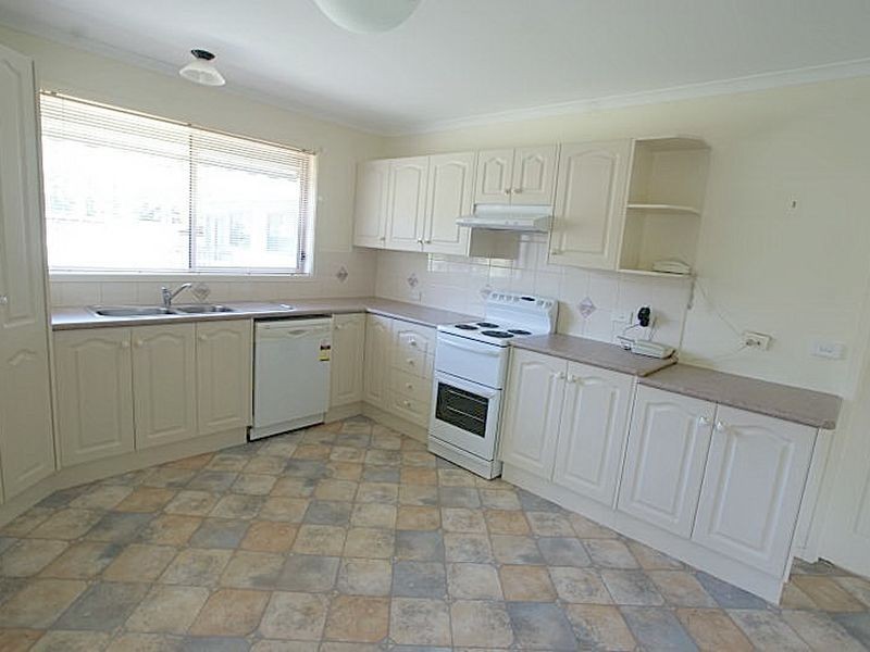 4 Bernadette Blvd, Batehaven NSW 2536