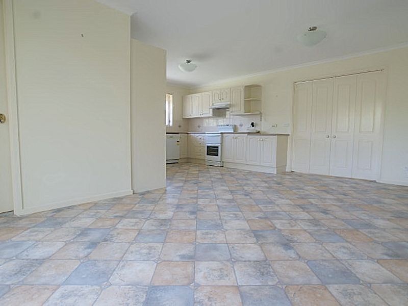 4 Bernadette Blvd, Batehaven NSW 2536