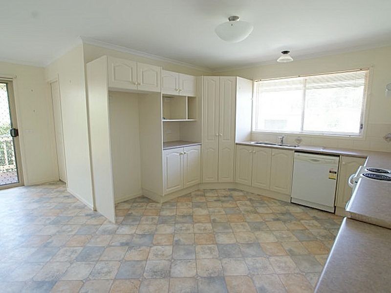 4 Bernadette Blvd, Batehaven NSW 2536