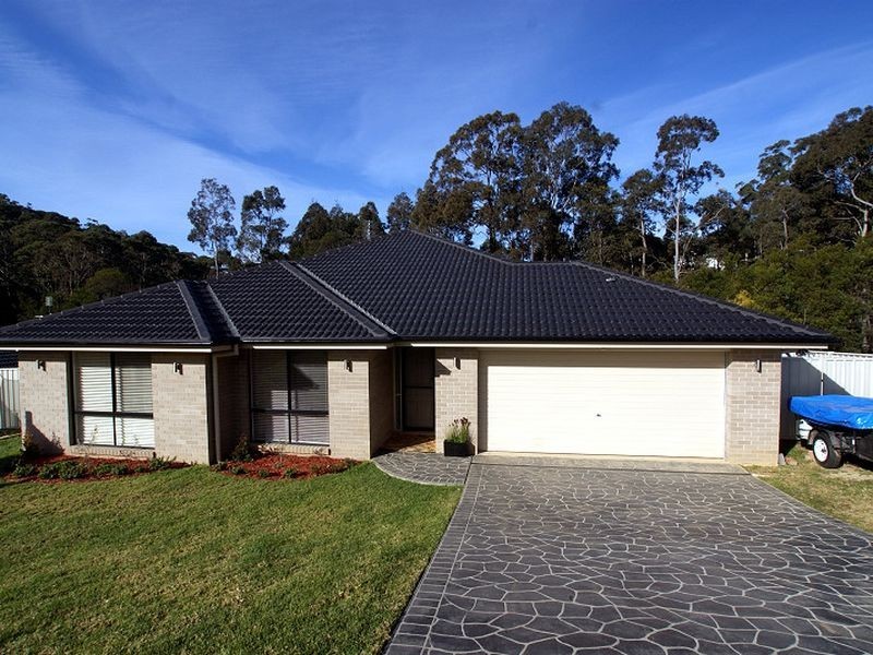 4 Elandra Place, Malua Bay NSW 2536
