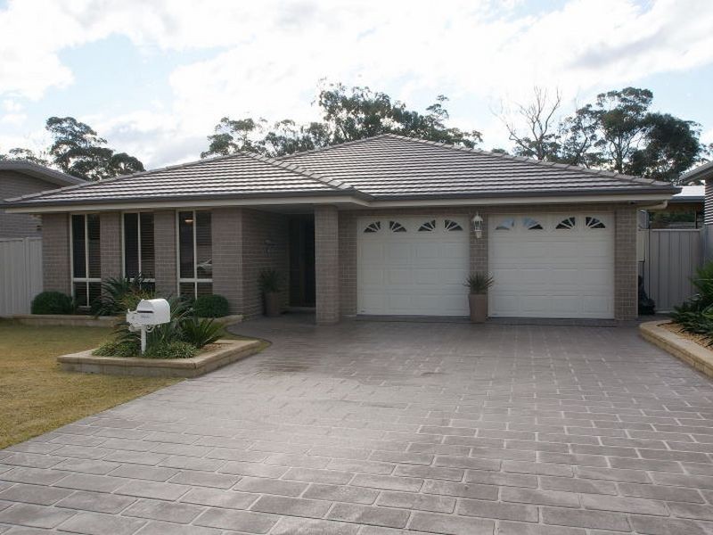 4 Marcelle Close, Broulee NSW 2537