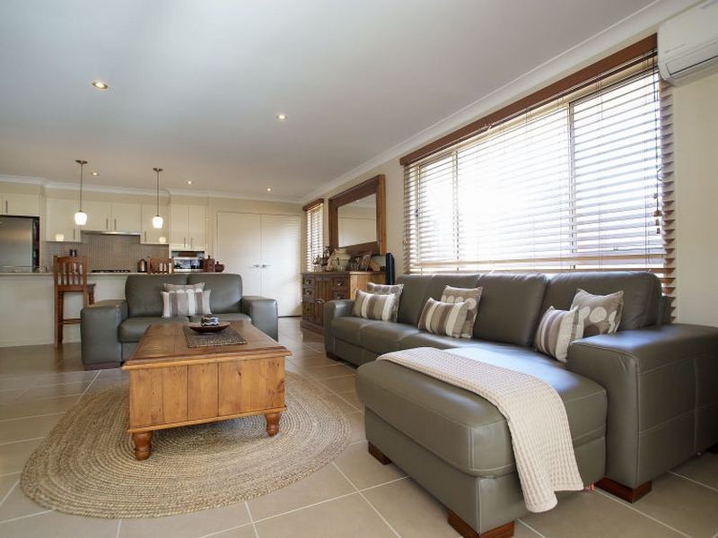 4 Marcelle Close, Broulee NSW 2537