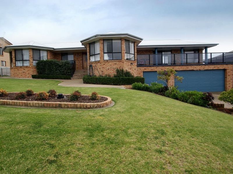 19 Moorong Crescent, Malua Bay NSW 2536