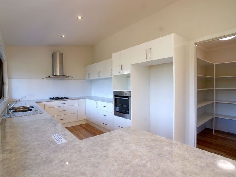 19 Oakwood Way, Batehaven NSW 2536