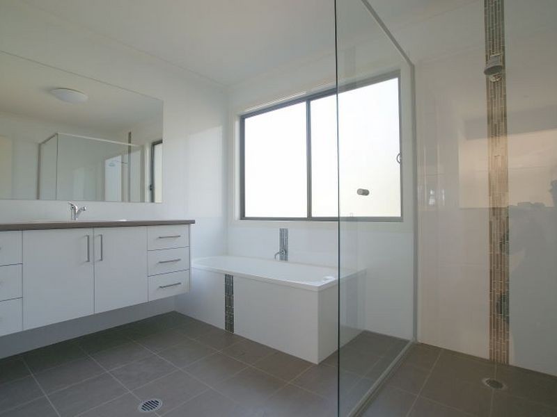 19 Oakwood Way, Batehaven NSW 2536