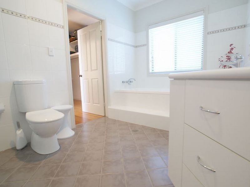 8 Hume Road, Surf Beach NSW 2536
