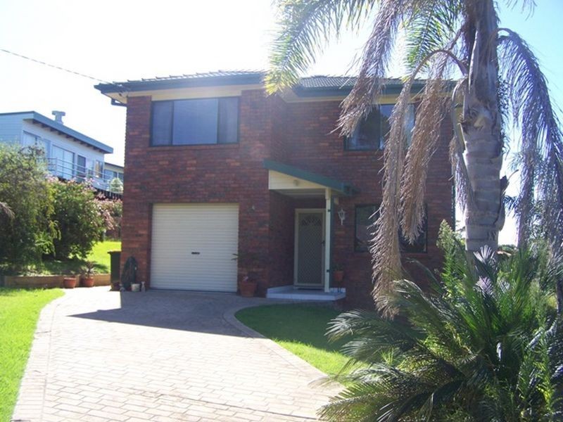 4 Nioka Avenue, Malua Bay NSW 2536
