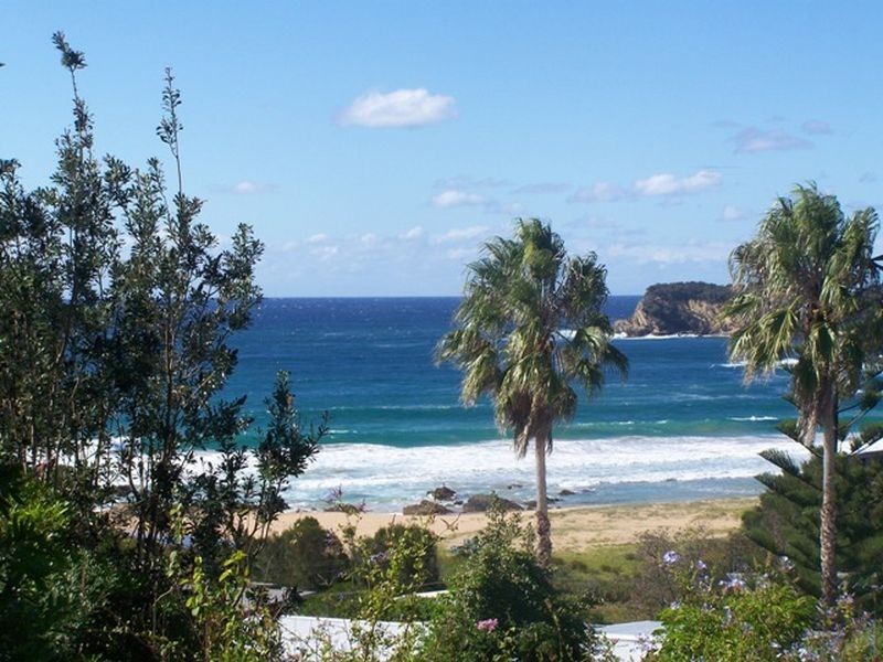 4 Nioka Avenue, Malua Bay NSW 2536