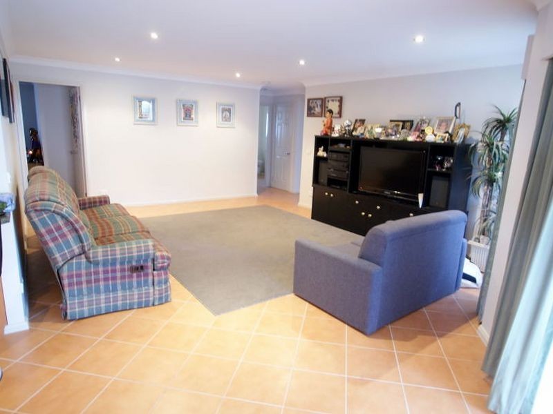 9 Mawson Place, Sunshine Bay NSW 2536