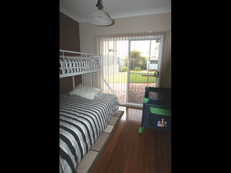 12 Bronte Cres, Sunshine Bay NSW 2536