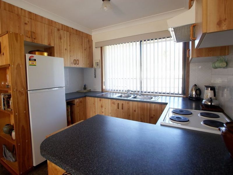 4/4 Drinnan Close, Surf Beach NSW 2536