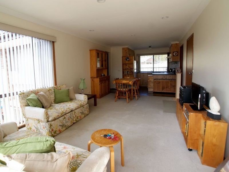 4/4 Drinnan Close, Surf Beach NSW 2536