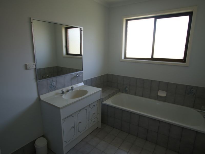 4 Belbowrie Parade, Maloneys Beach NSW 2536