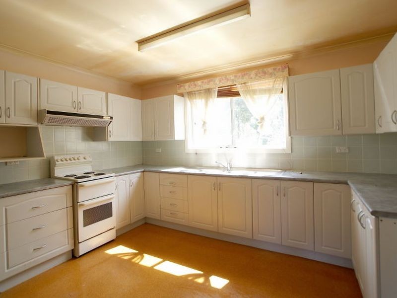 16 Berrima Parade, Surfside NSW 2536