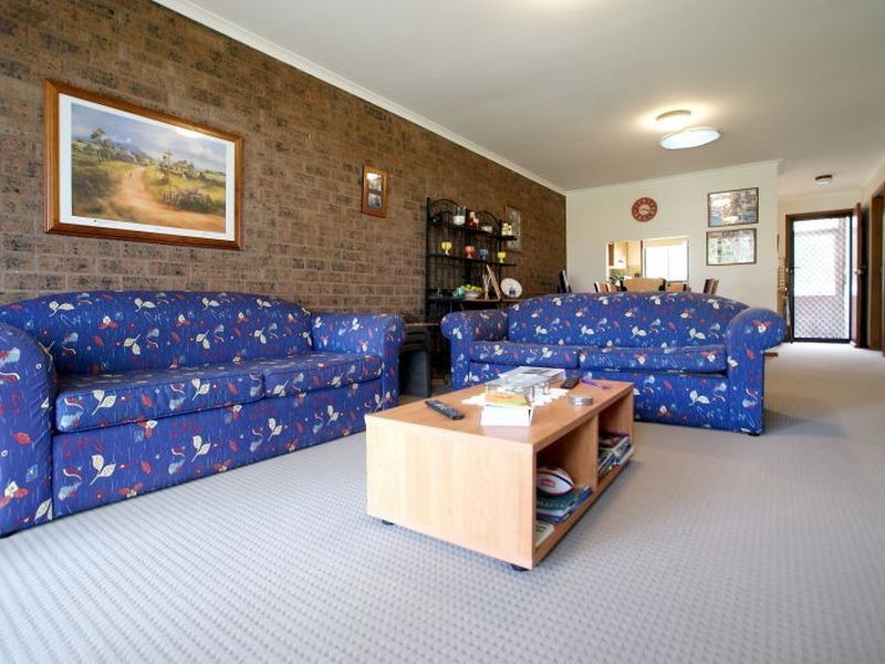 2/12 Parker Avenue, Surf Beach NSW 2536