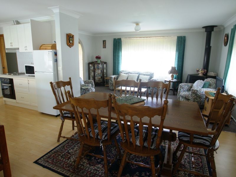 2 Cook Ave, Surf Beach NSW 2536