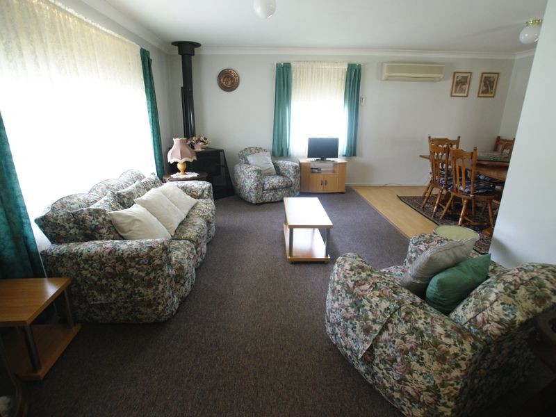 2 Cook Ave, Surf Beach NSW 2536