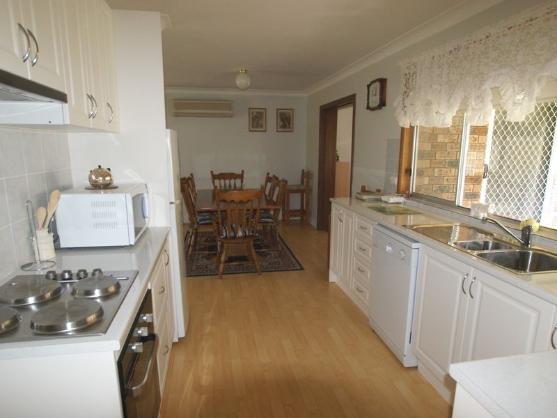 2 Cook Ave, Surf Beach NSW 2536