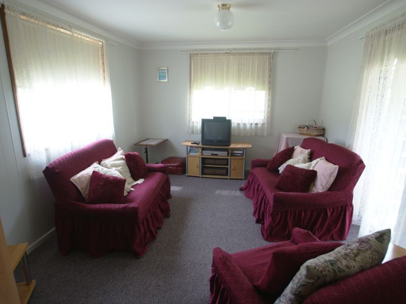 2 Cook Ave, Surf Beach NSW 2536