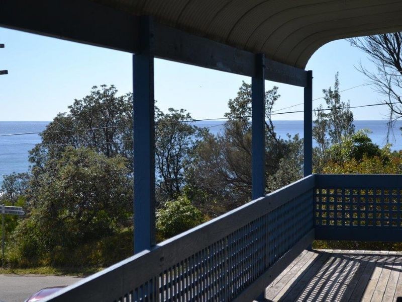 32 Point Parade, Congo NSW 2537