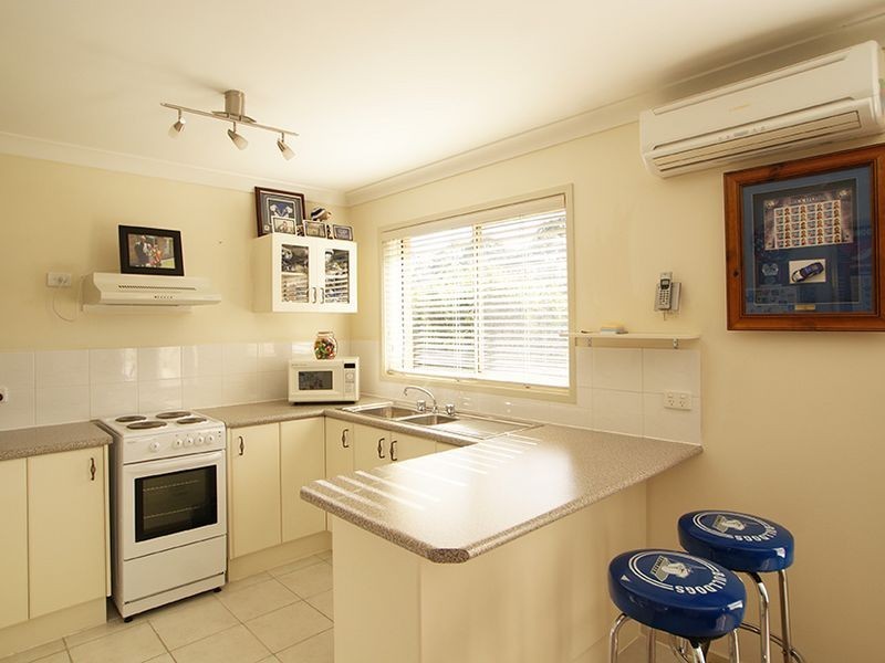 19 Karoola Crescent, Surfside NSW 2536