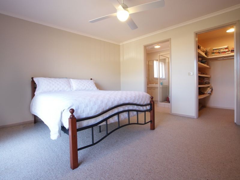 6 Eugenia Place, Maloneys Beach NSW 2536