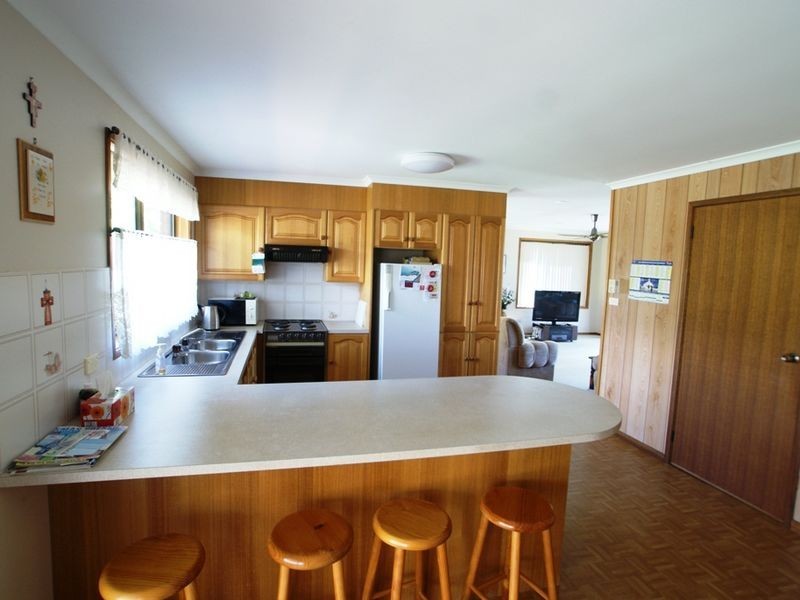 6 Berry Place, Surf Beach NSW 2536