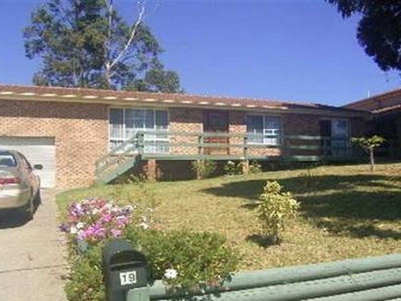 19 Wills Cres, Sunshine Bay NSW 2536