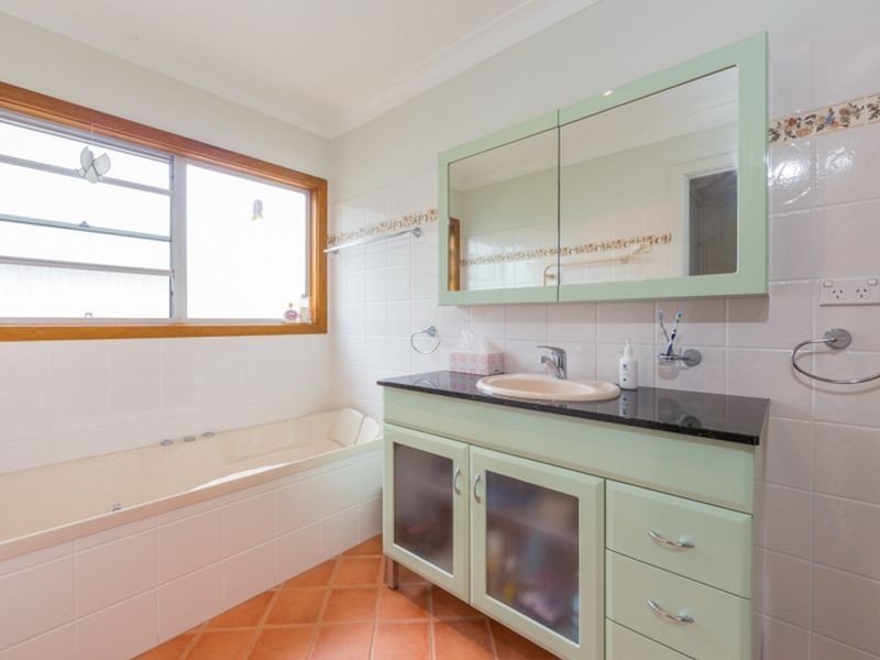 25 Joseph Street, Batehaven NSW 2536