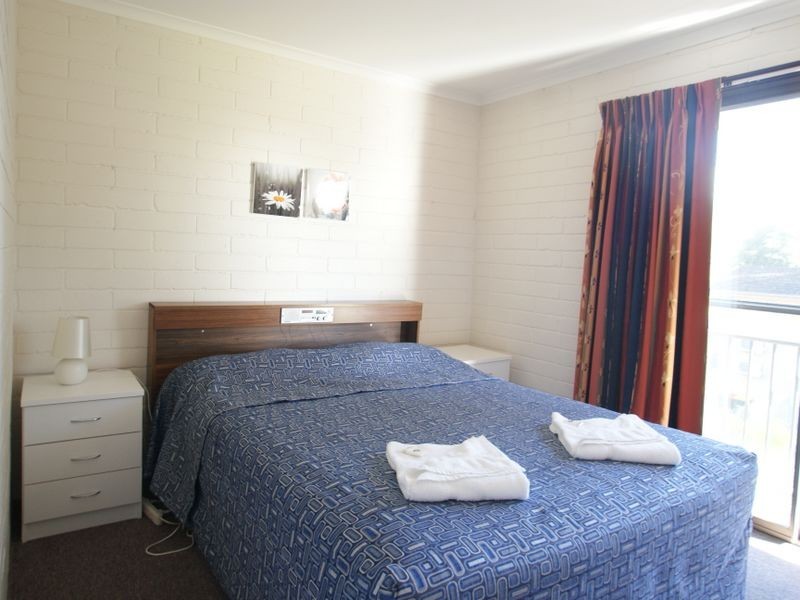 8/2-4 Matthew Pde, Batehaven NSW 2536