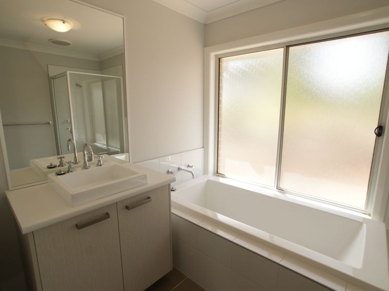 34 Wentworth Ave, Sunshine Bay NSW 2536