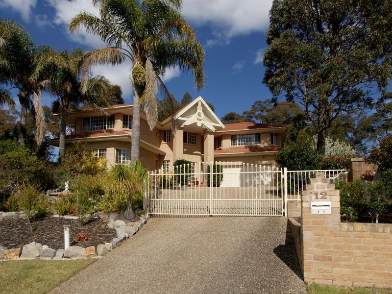 12 Blaxland Crescent, Sunshine Bay NSW 2536