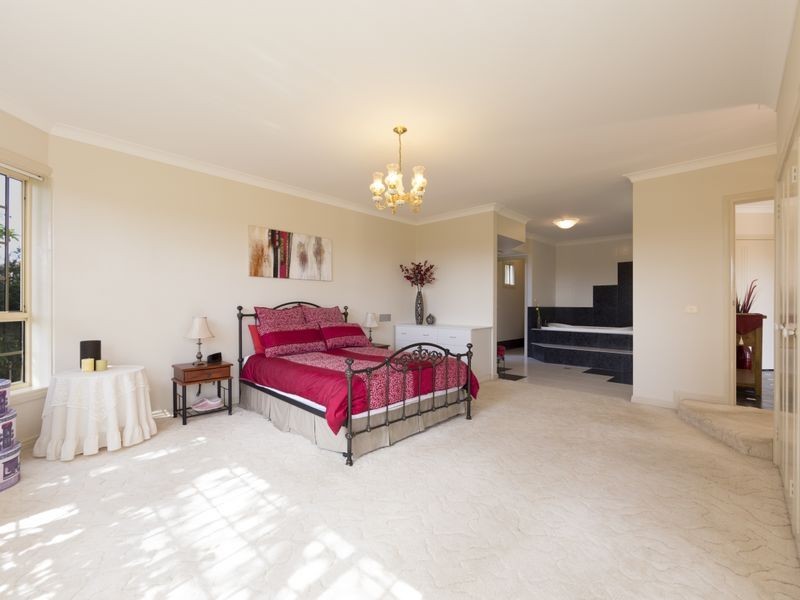 12 Blaxland Crescent, Sunshine Bay NSW 2536